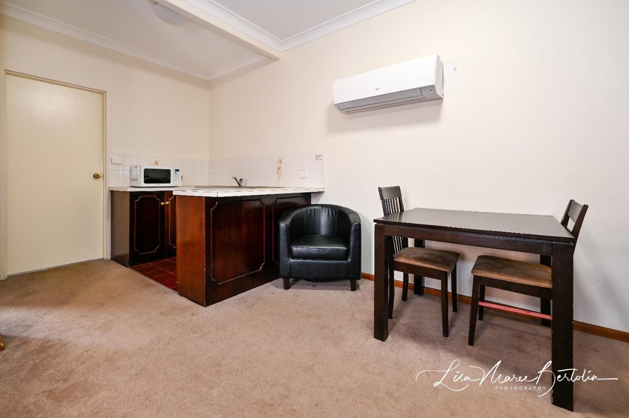 Narrandera Club Motor Inn Buitenkant foto